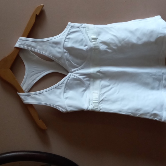 Lululemon tank - Picture 1 of 6